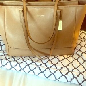 💋🛍🌺❤️Coach Tote bag (Tan) excellent for laptop